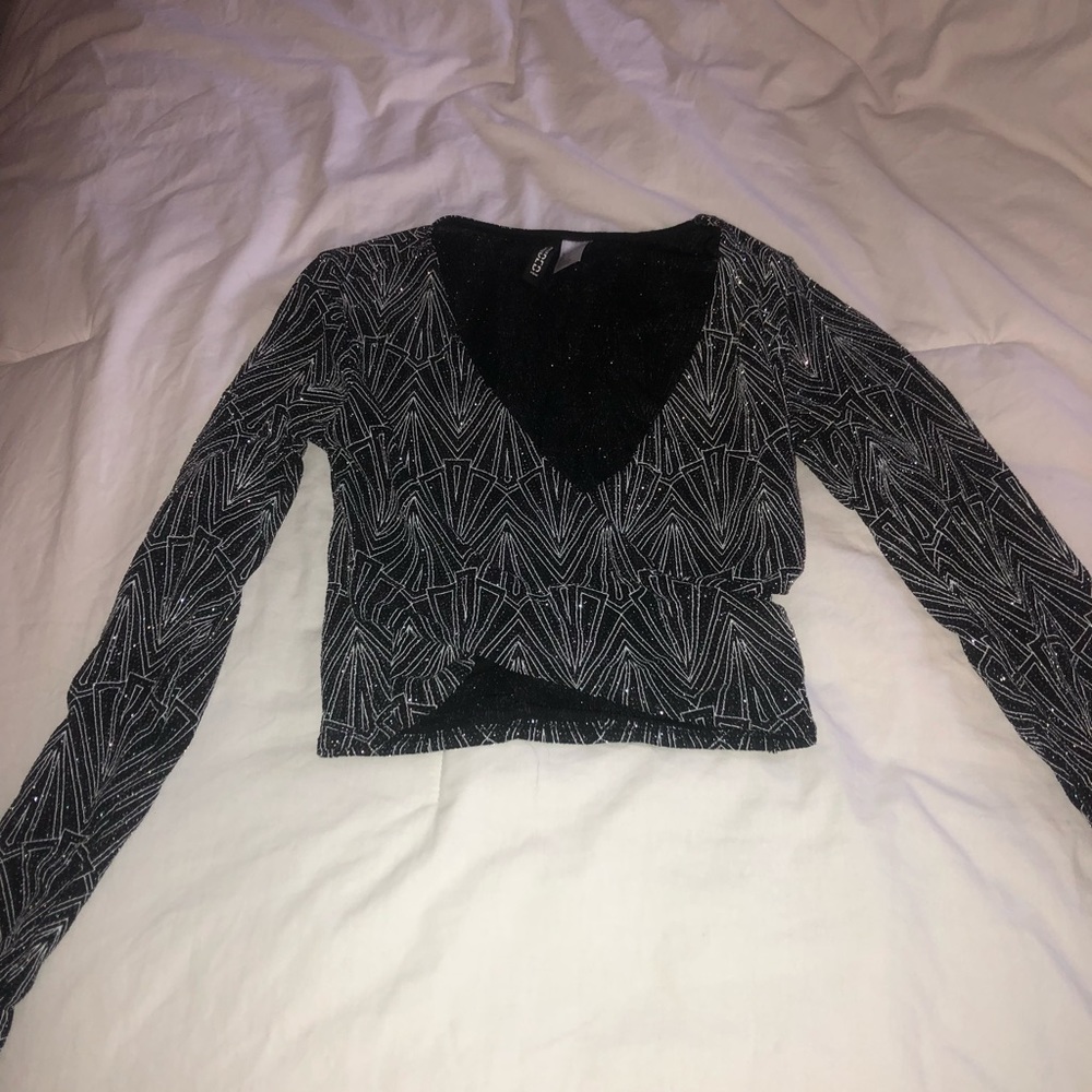 Sparkly v neck crop top